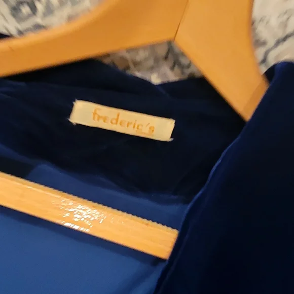 Frederic's Toronto Blue Velvet Robe - Picture 3 of 4